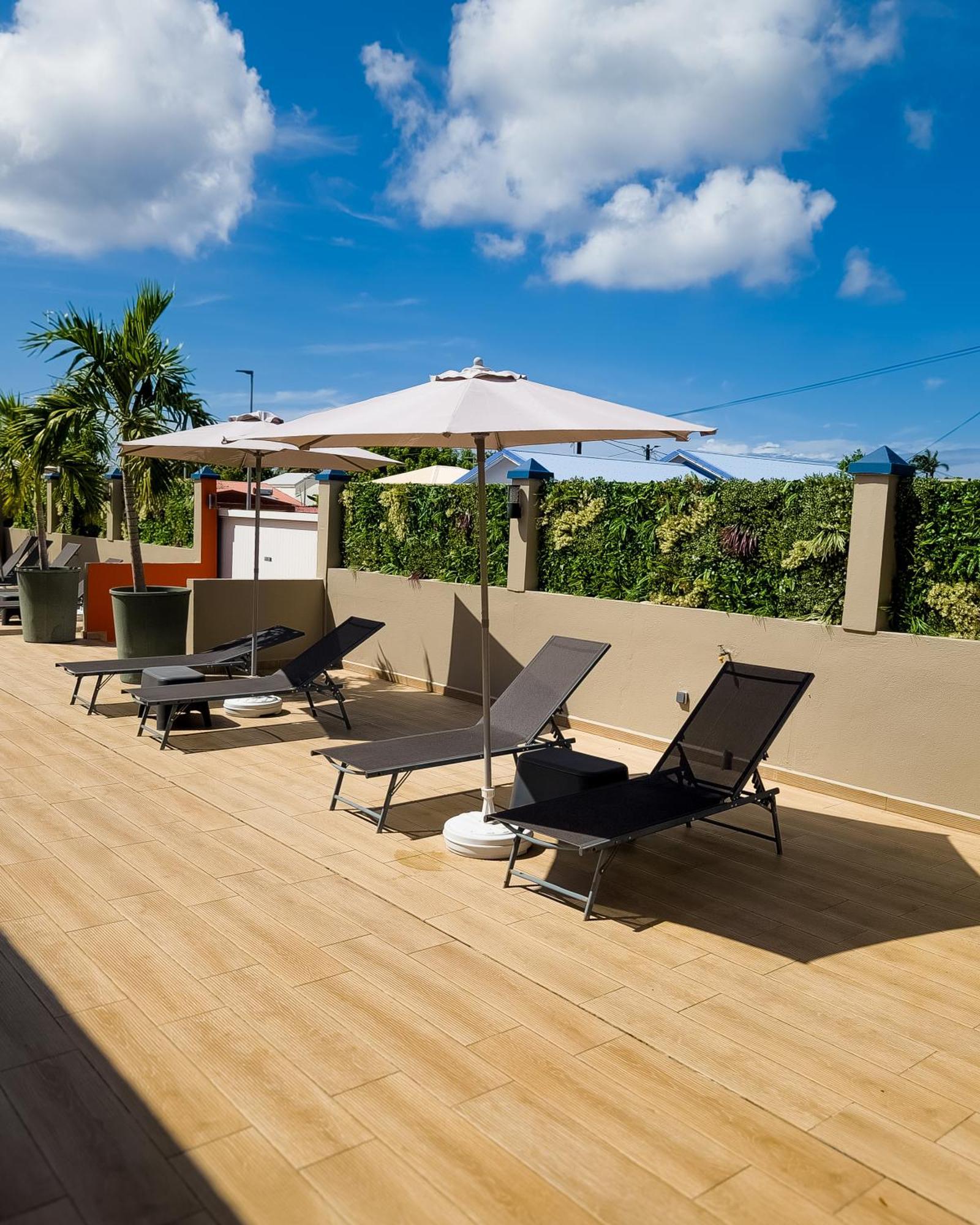 Evasion En Plein Coeur De La Ville T2 Jacuzzis Sauna Et Piscine Au Centre De Port-Louis Exterior foto
